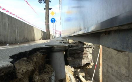 Yasamalda yol çöküb - Video