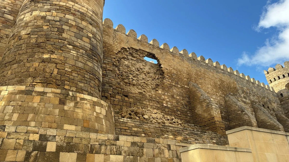 İçərişəhərin qala divarlarında aşınma olub - Açıqlama