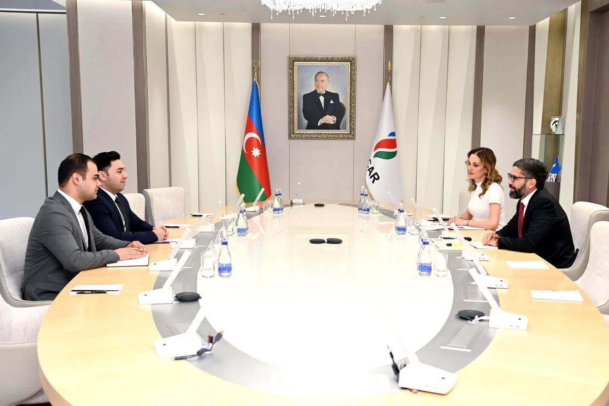 SOCAR prezidenti müsabiqə qalibləri ilə görüşüb