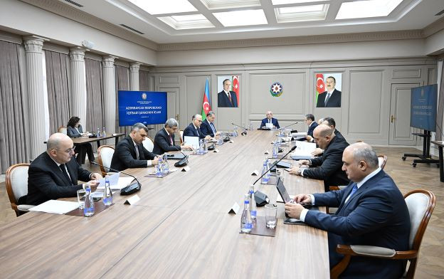 Əli Əsədov İqtisadi Şura üzvlərini topladı: yenə iclası keçirildi  