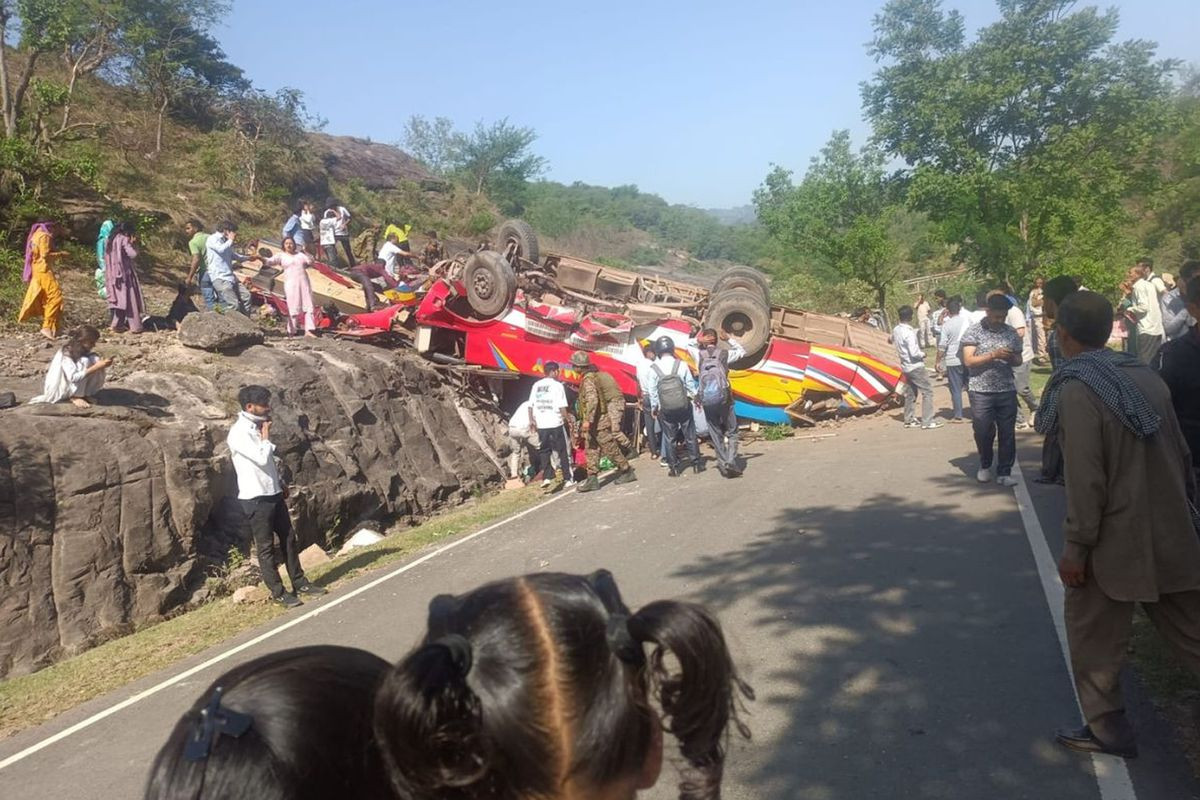 Hindistanda unikal qəza: sərnişin avtobusu uçuruma yuvarlandı, bu günə düşdü (FOTO)