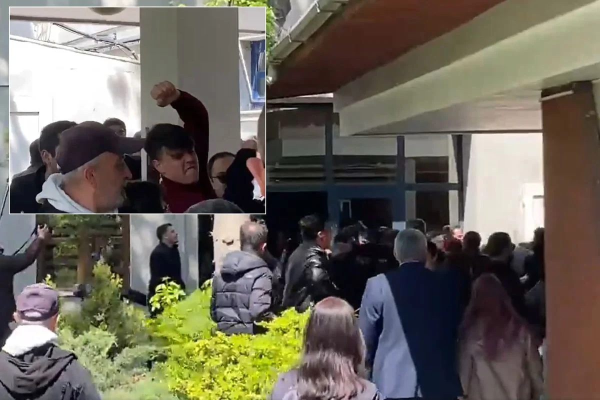 Ankara Universitetində dava - Ülkücülər etiraz edən tələbələri döyüb