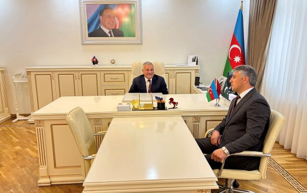 İCRA BAŞÇISI BANK MÜDİRİNDƏN NƏ İSTƏYİB Kİ? - İH-dən tənqid olunan fotoya gülünc izah verildi