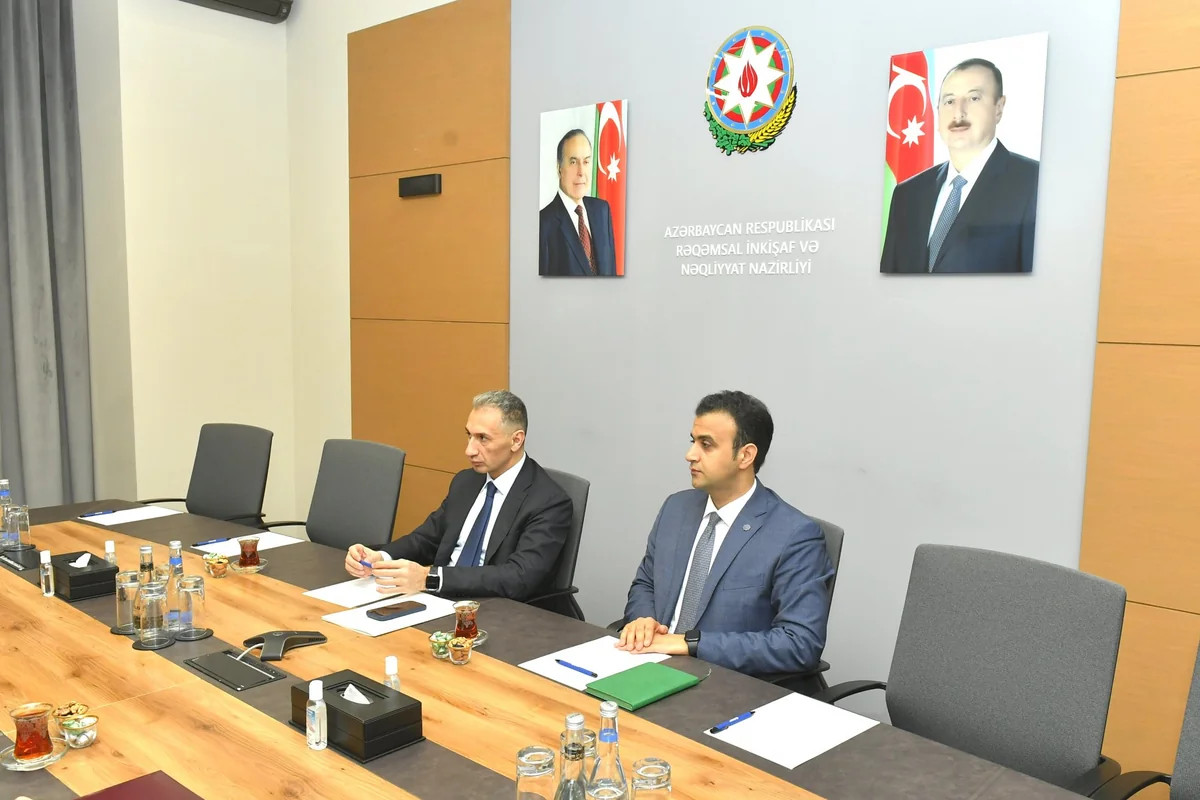 Rəşad Nəbiyev V \"Yüksəliş\" müsabiqəsinin qalibləri ilə görüşüb