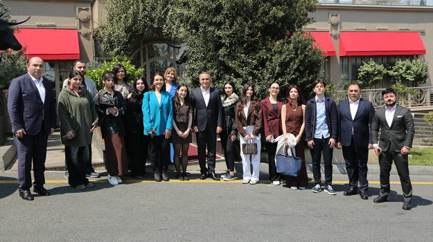 “Senior Talks” layihəsinin davamı: Aydın Veysəloğlu ADA tələbələri ilə yenidən görüşdü - FOTOLAR