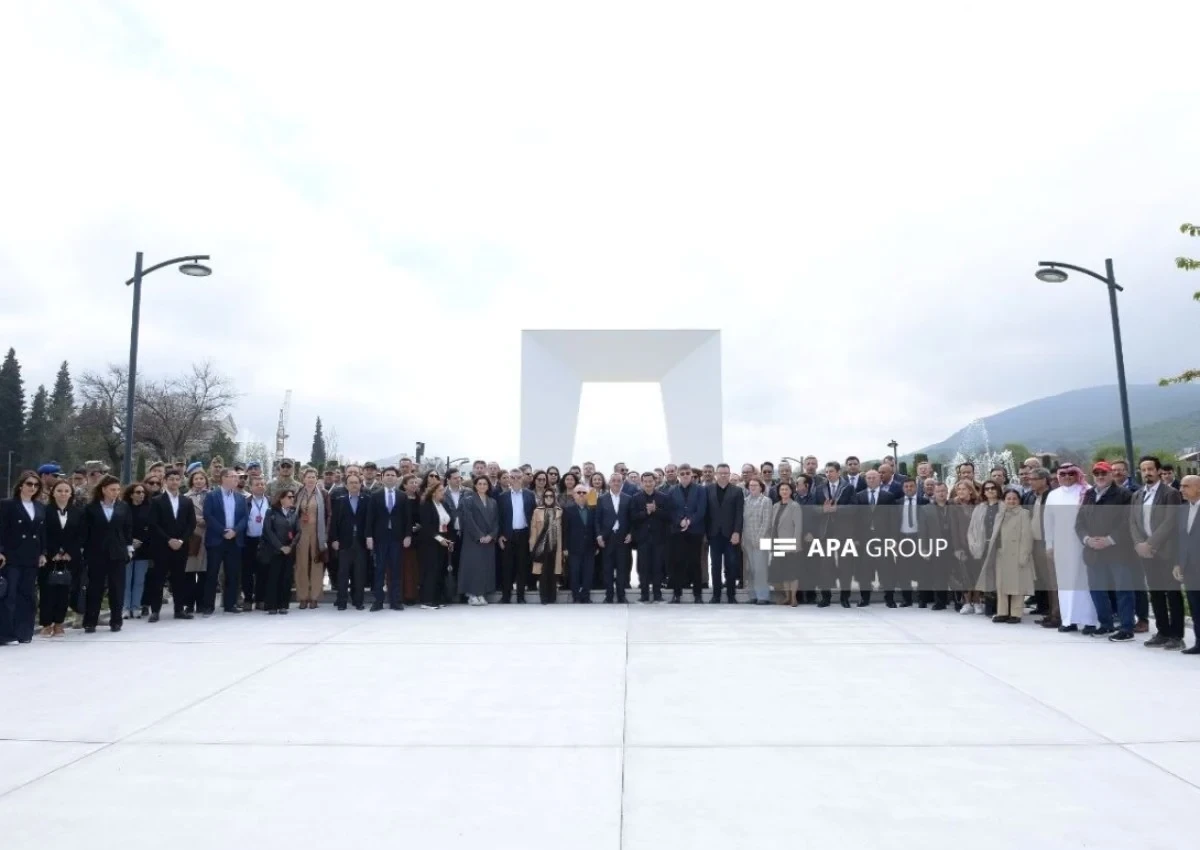Xarici diplomatlar Xankəndidə Zəfər Parkında - FOTOLAR
