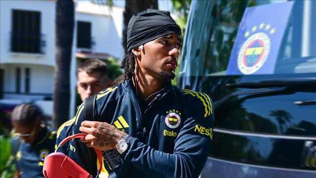 İngilislər “Fənərbağça”nın futbolçusuna elçi düşüb – 18 milyonluq bazarlıq davam edir