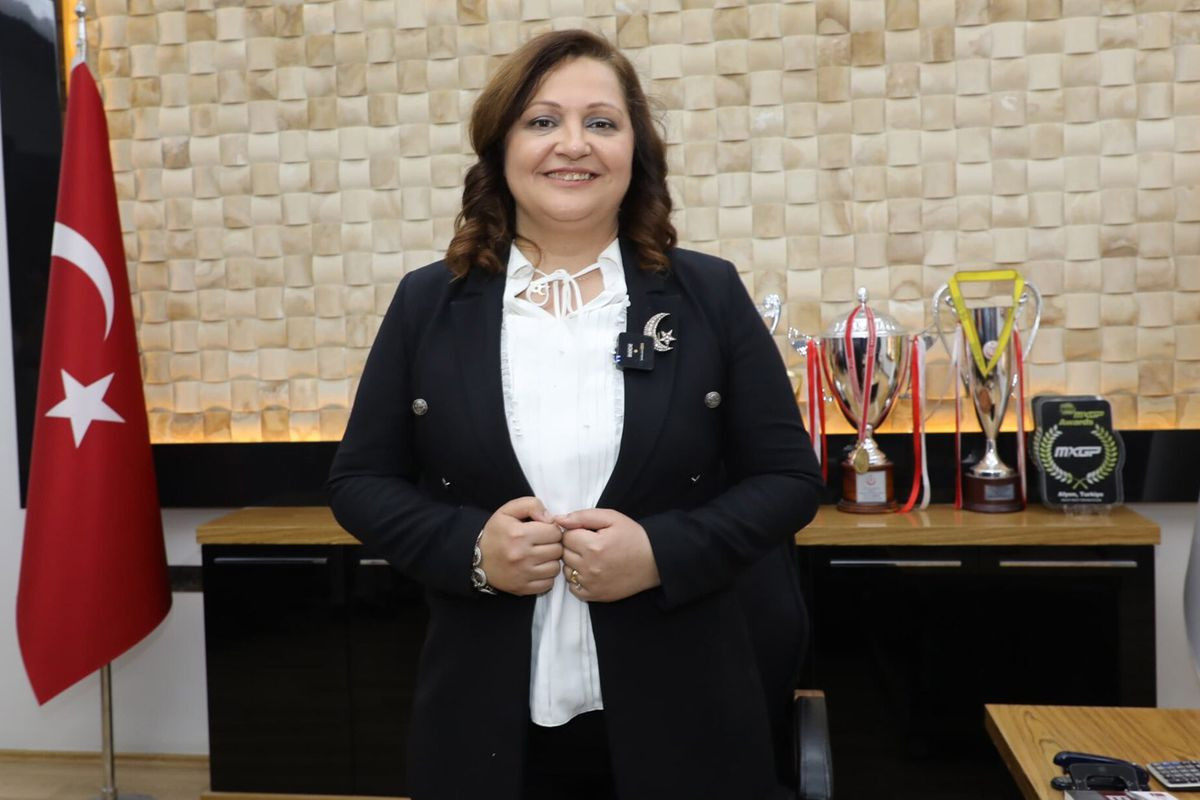 QADIN BƏLƏDİYYƏ SƏDRİ UĞRUNDA SAVAŞ: təşkilat xəbərdarlıq edir, sədr telefona cavab vermir - CHP-çı sədri AKP-yə keçəcəkmi?&nbsp;&nbsp;