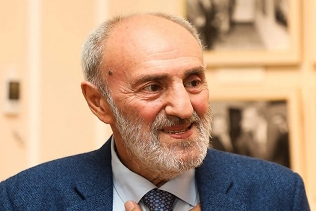Səhhəti ağır olduğu deyilən Akif İslamzadədən aqressiv cavab: \"Nə edək? Çırtma çalıb oynayaq?\"