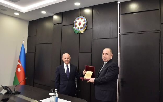 Hakim Akif İsgəndərov təqaüdə göndərilib