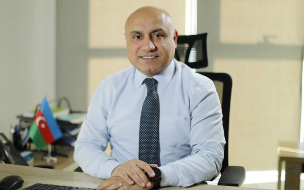 Mətbuat katibi vəzifədən getdi