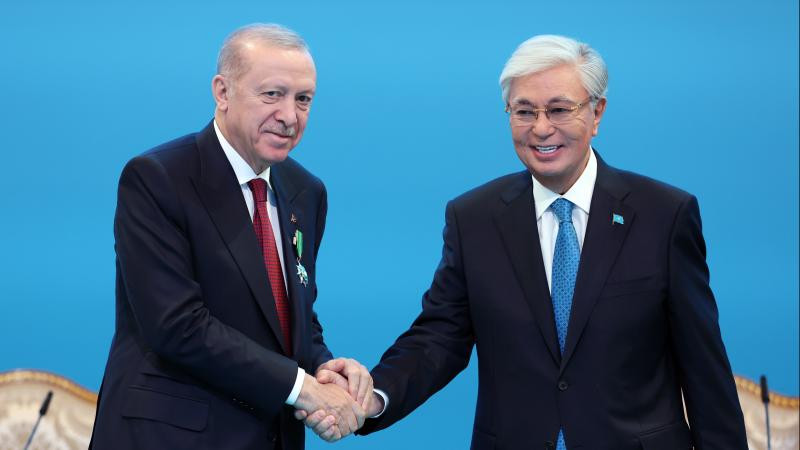 Tokayev Ərdoğanı təltif etdi -&nbsp; \"Bunu bir şərəf kimi görür, qəbul edirəm\"
