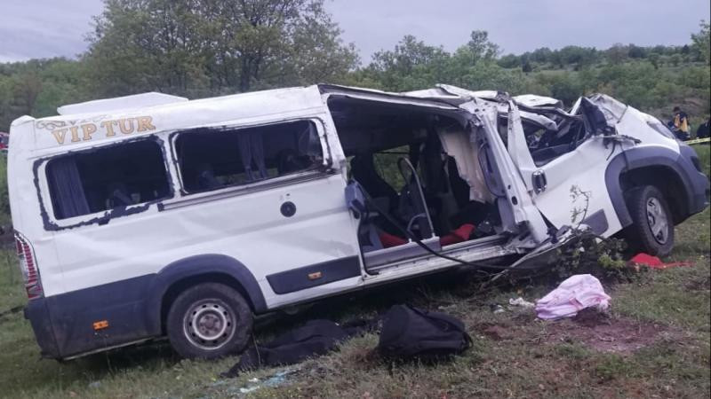 Türkiyədə şagirdləri daşıyan mikroavtobus aşdı: 2 məktəbli və sürücü öldü…&nbsp;&nbsp;