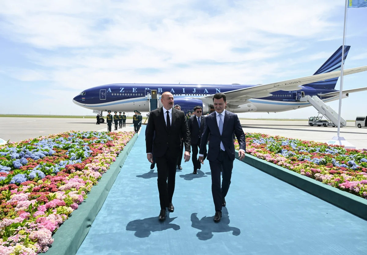 Prezident İlham Əliyev Qazaxıstanda belə qarşılandı - FOTOLAR