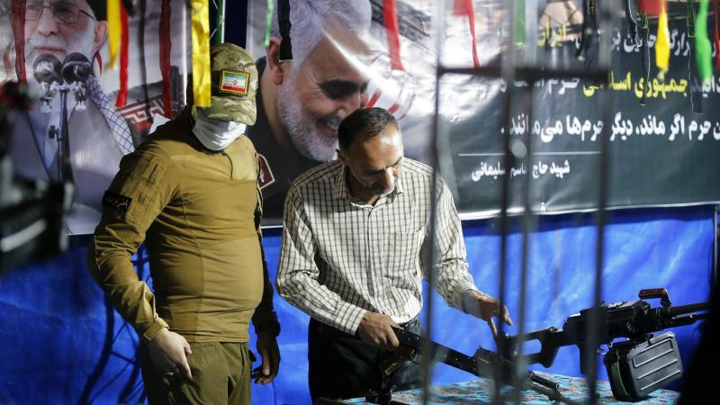 İranda mülki əhaliyə silah təlimi keçirilir - Tehranın mərkəzi meydanında…&nbsp;&nbsp;
