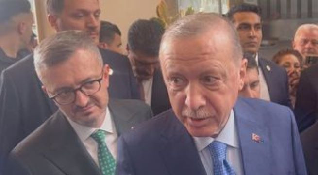 Jurnalistin \"Bu, vidadırmı?\" sualına Ərdoğan “səncə?” sualı ilə cavab verdi – “Xanımım nə desə, o olur”  