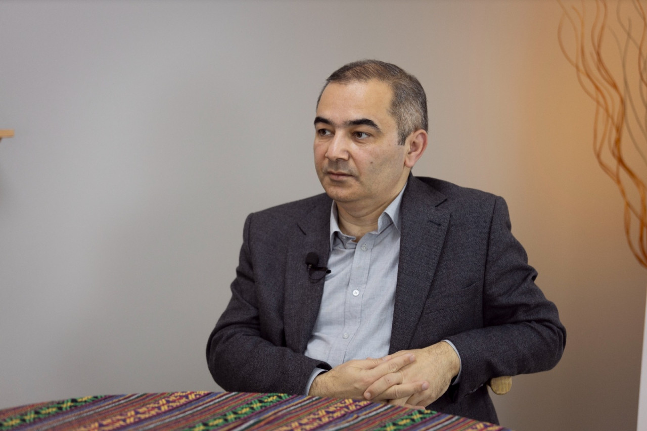 İTV-nin, yoxsa \"Hədəf\"in sahibinin qeyri-peşəkarlığı... - Yalçın İslamzadə \"sandığı açdı\"