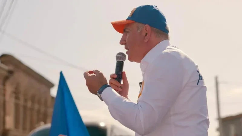 \"SİZİN KÖKÜNÜZÜ KƏSƏCƏM\" - Paşinyan \"Qarabağ elitası\"na \"şərəfsizlər\" dedi, təhdid etdi (VİDEO)