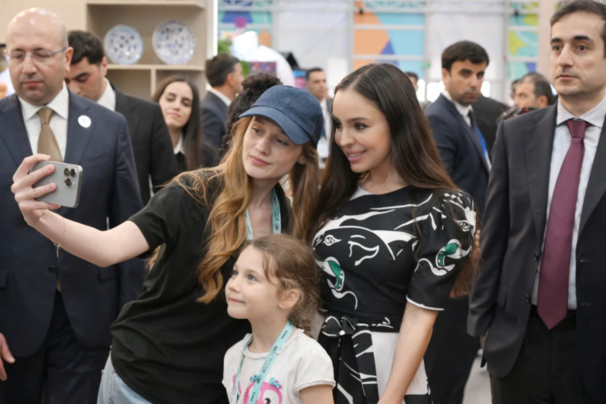 Leyla Əliyeva və Arzu Əliyeva \"Urban Expo\" sərgisində - FOTOLAR