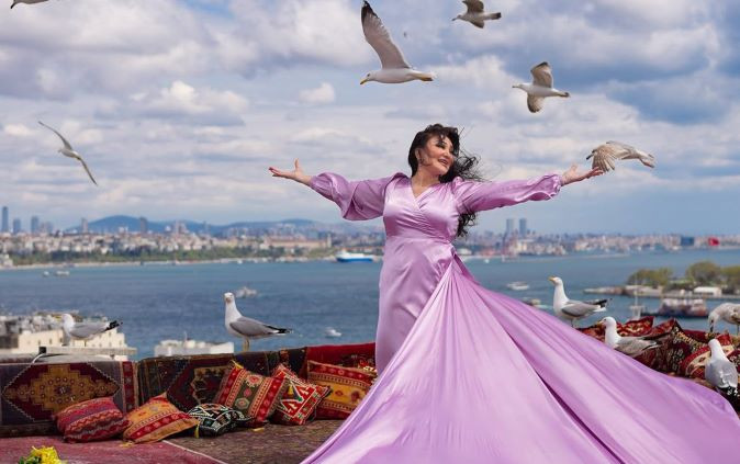 66 yaşlı Nazpəri Dostəliyeva İstanbulda - FOTOLAR