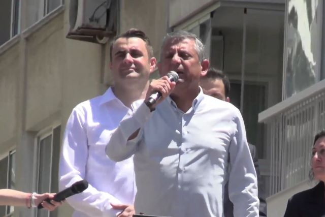 Özgür Özəl İzmirə getdi, polis aksiya meydanını mühasirəyə aldı – “Xalqımız bizi harada gözləyirsə...” - FOTOLAR&nbsp;&nbsp;