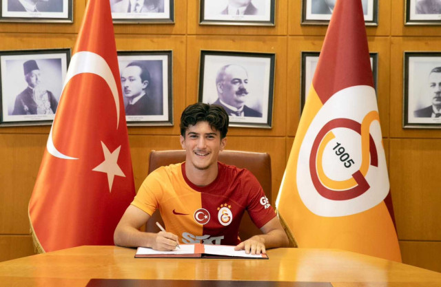 Daha bir futbolçu “Qalatasaray”dan ayrıldı&nbsp;&nbsp;