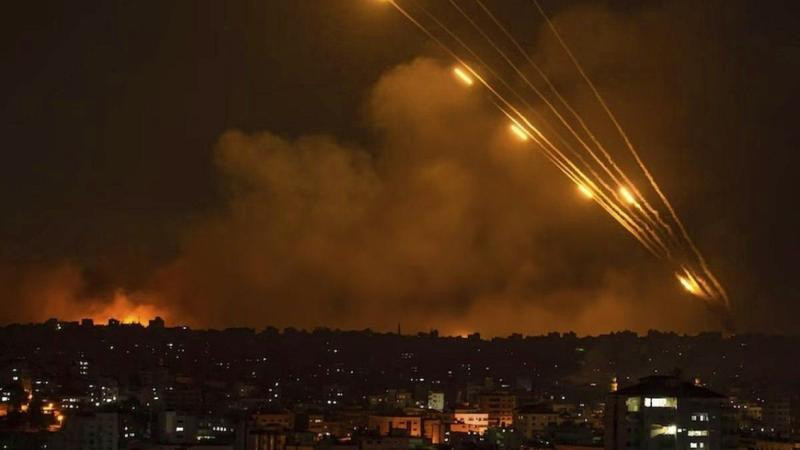 İran İsrailə yeni ballistik raketlər fırlatdı - Tehran hədələyir, Tel-Əviv \"müharibən yenidən başlayır\" deyir