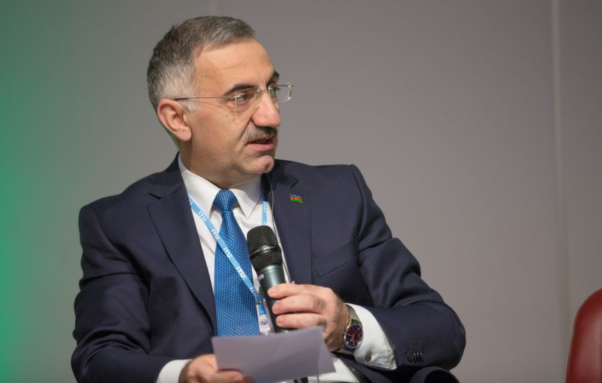PA-nın sektor müdiri: \"Sosial şəbəkələrdə qızlar daha çox zərərli təsirlərə məruz qalırlar\" 