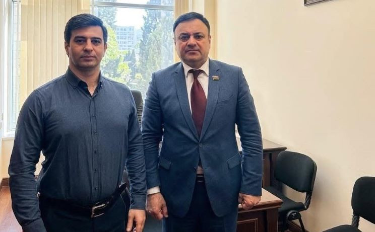Yazıçılar Birliyinin üzvü deputatla görüşündən yazdı: \"Bir çox siyasi incəlikləri mənə izah etdi\"