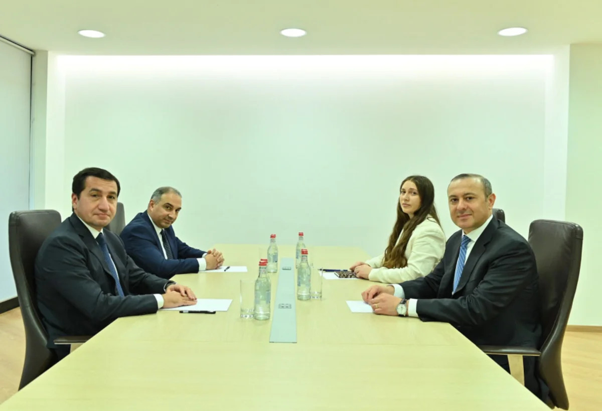 Hikmət Hacıyev Ermənistanda - Armen Qriqoryanla nələr müzakirə edilib? (FOTO)