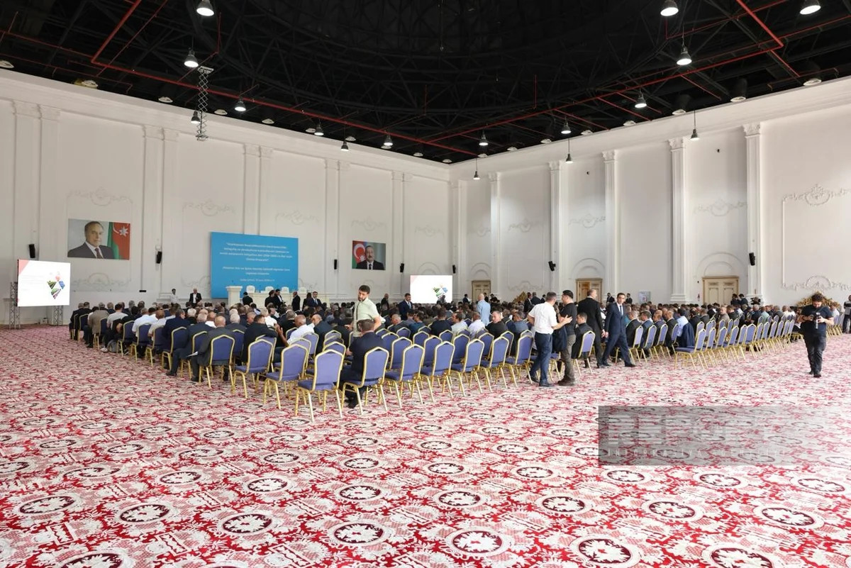 Prezidentin köməkçisi və nazirlər daha bir bölgədə - Müşavirə keçirilir