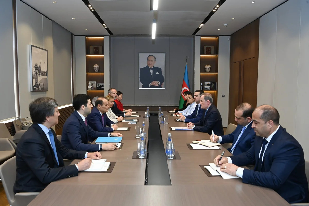 Ceyhun Bayramov Bağdad Amreyevlə müzakirə aparıb
