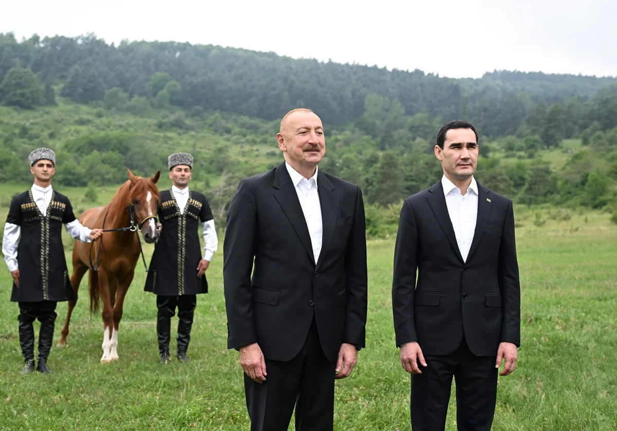 İlham Əliyev Türkmənistan prezidentinə Qarabağ atı hədiyyə etdi - FOTOLAR