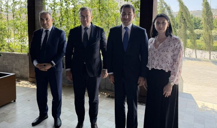 Makronun müşaviri Bakıda - Hikmət Hacıyevlə görüş oldu