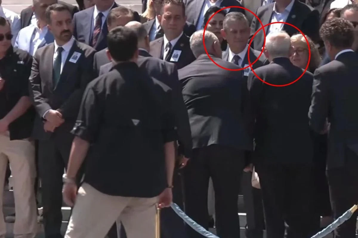 Kılıçdaroğlu və Özgür Özəl yasda üz-üzə gəldi: gərgin anlar… - FOTO