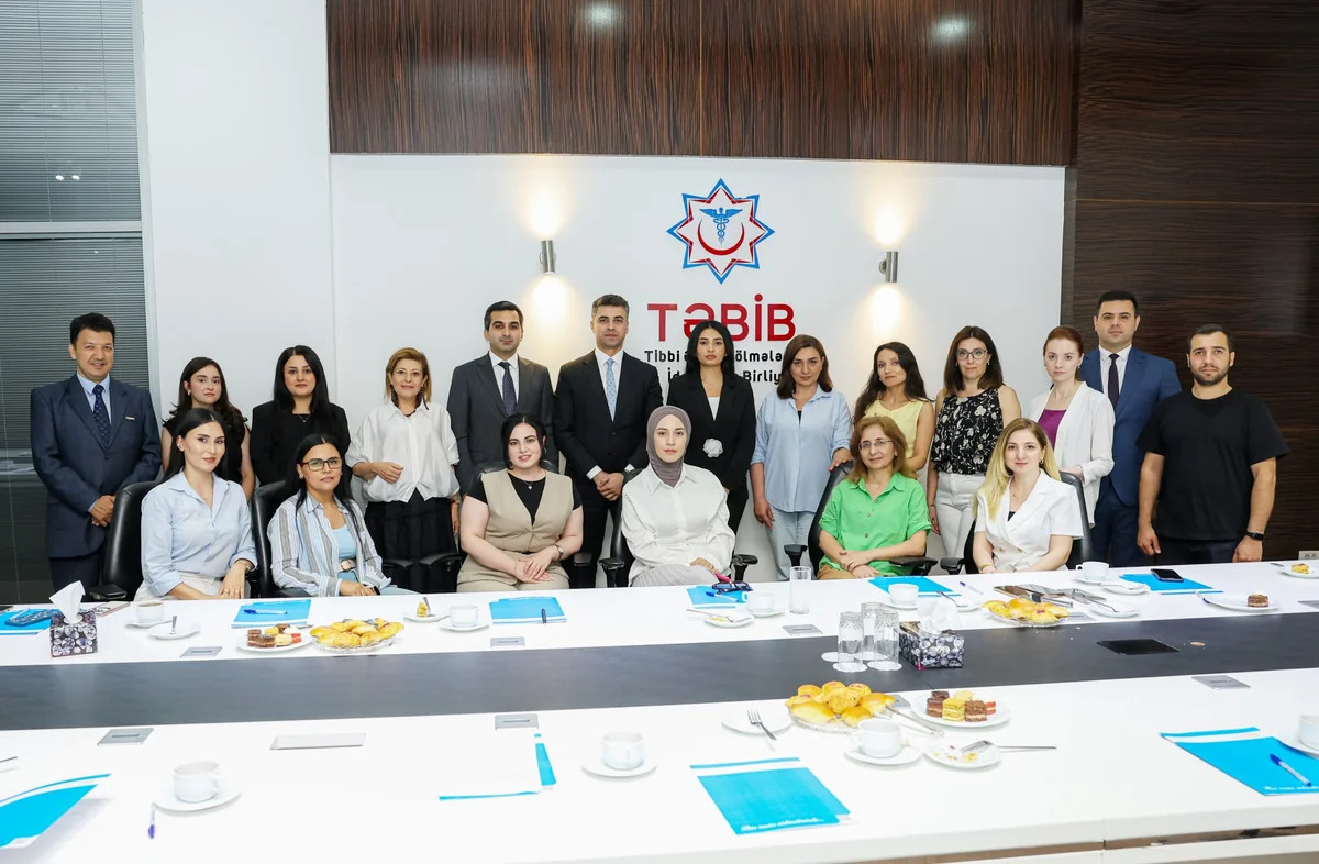 TƏBİB-in yeni \"media patron\"u \"seçilmiş jurnalistlər\"lə niyə gizli görüş keçirdi ki? - Zara İbrahimovanın izahı və jurnalistlərin rəyi..