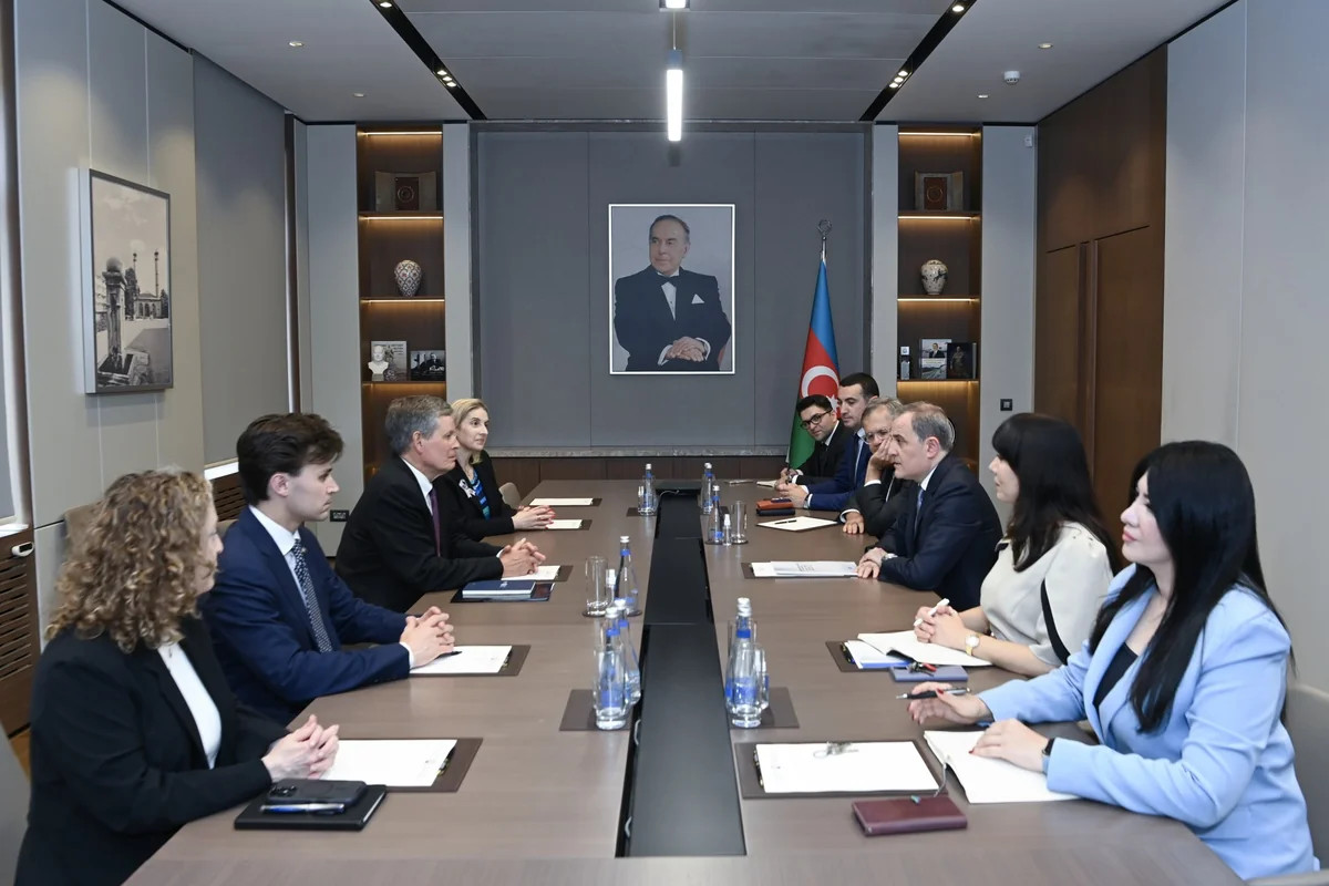 Ceyhun Bayramov senator Stiv Deyns ilə görüşüb - Nələr müzakirə olunub?