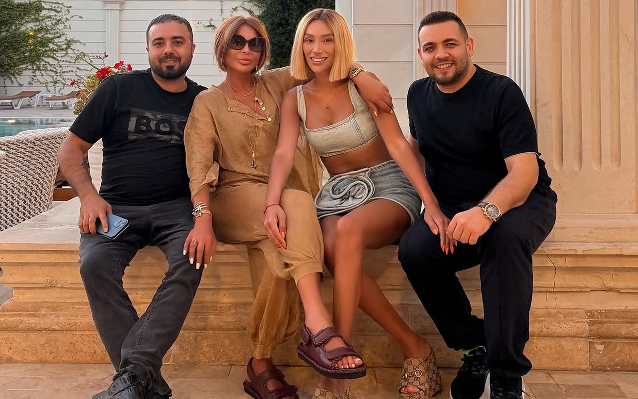 Aygün Kazımova Röya Ayxanın evində qonaq olub