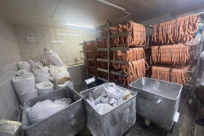 BAKIDA KOLBASA SEXİNDƏ İYRƏNCLİK - Agentlik yoxladı və... + FOTOLAR