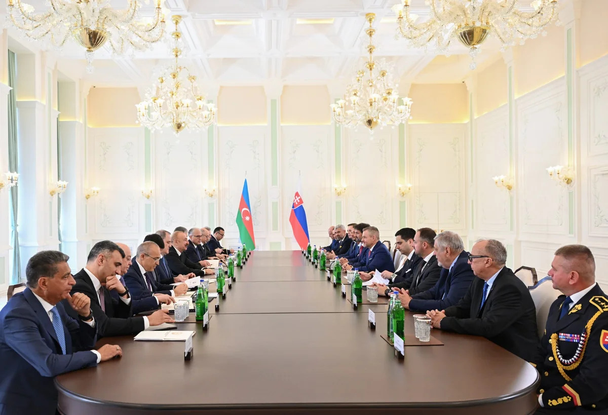 İlham Əliyev Şuşada Slovakiya prezidenti ilə geniş tərkibdə görüşüb