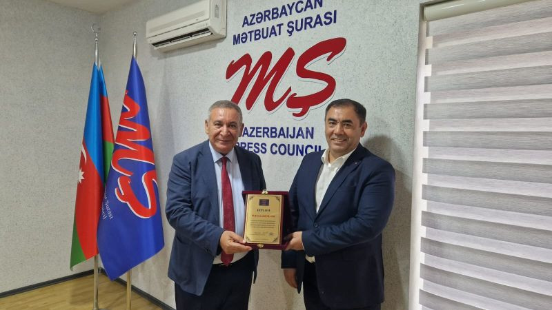 Jurnalist Məhəmmədəli Qəribli 50 illik yubileyi münasibəti ilə təltif edilib - Mətbuat Şurasında tədbir + FOTOLAR