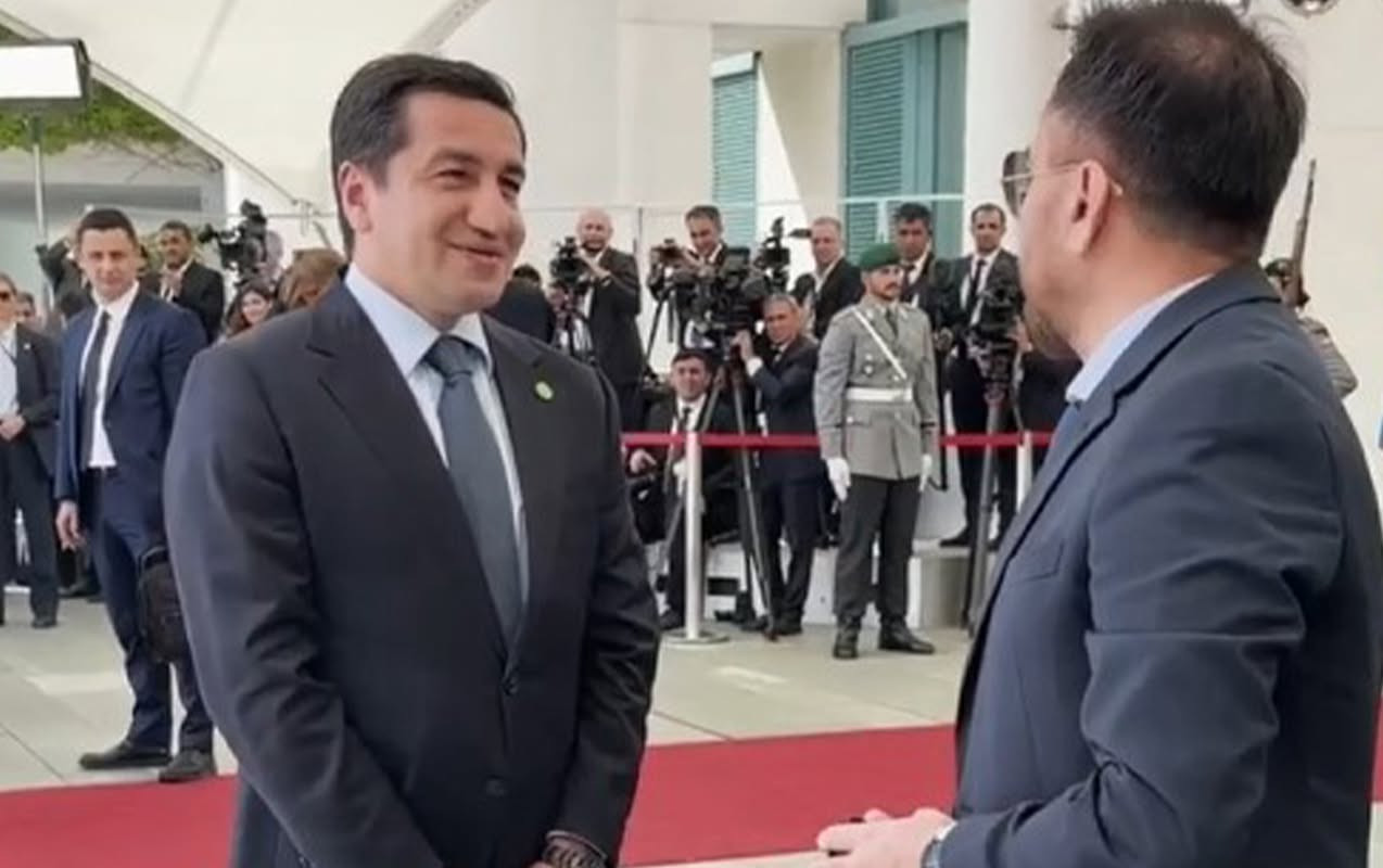 Hikmət Hacıyev Berlində qarşılaşdığı Tural Sadıqlıya belə dedi: \"Həyatda ən çətin şey Vətənə, dövlətə xəyanət etməkdir\" -VİDEO