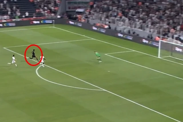 “Beşiktaş”ı “ipdən alan” alman qolkiper: \"Onlar əla müdafiə olunurlar\"