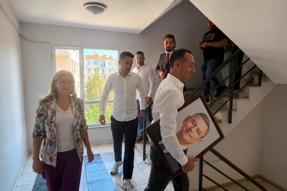 CHP-də “fırtına” başladı – Bir şəhər, 7 rayon təşkilatı bütöv halda partiyadan ayrıldı