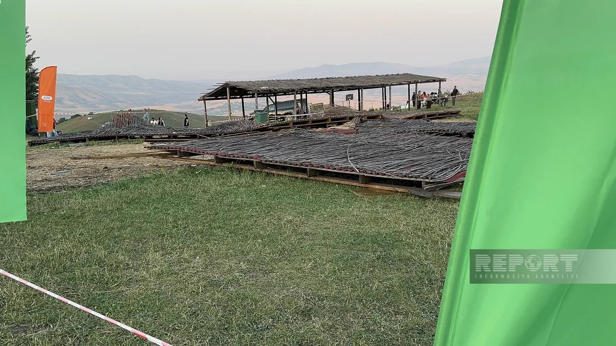 Milli Yaylaq Festivalında taxta konstruksiya aşıb, yaralılar var - FOTO