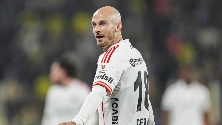 \"Trabzonspor\" \"Beşiktaş\"ın hücumçusuna \"göz dikib\"