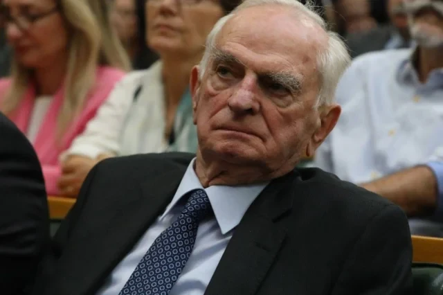 CHP-nin \"qoca çinar\"ı Kılıçdaroğlunu \"yıxıb-sürüdü\": \"70 il üzv olduğum partiyanı belə görmək və belə ayrılmaq çox ağırdır\"