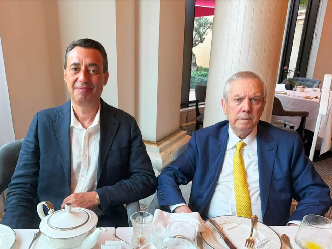 Oğulla müavinin şəkil çəkdirmək xəstəliyi... - “Turan Tovuz”un prezidenti ilə Aziz Yıldırımın görüşü barədə maraqlı fakt + &nbsp;FOTOLAR