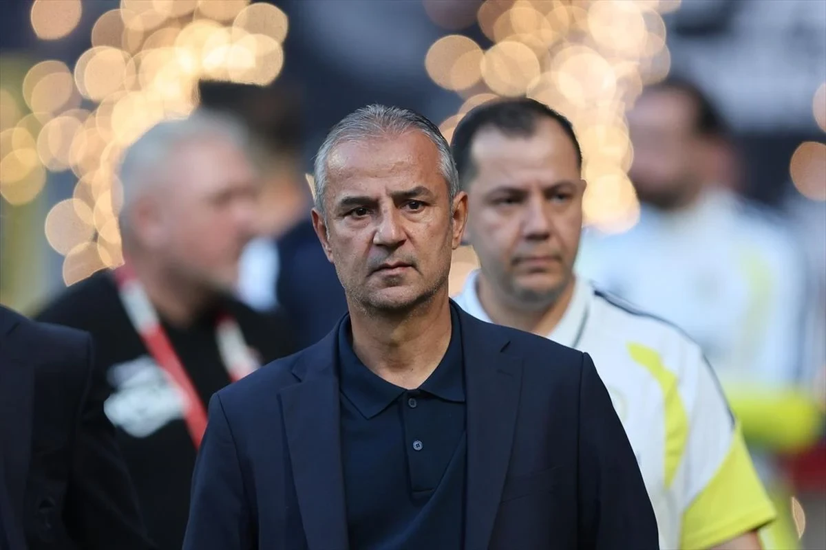 \"Fənərbağça\"da baş məşqçi ilə ispaniyalı futbolçu arasında gərginlik yaranıb