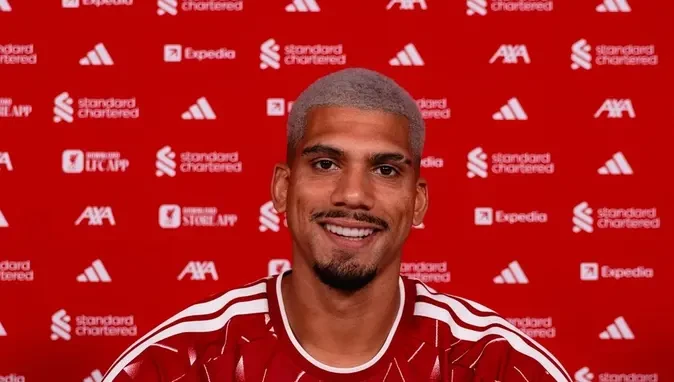 \"Liverpul\" Ronald Araujonu icarəyə götürdü